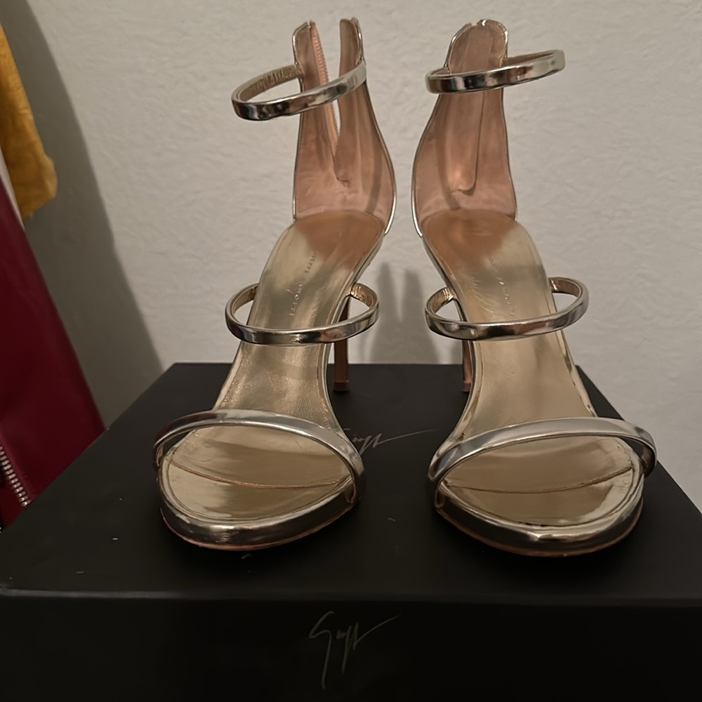 Nearly new - Giuseppe Zanotti sandals